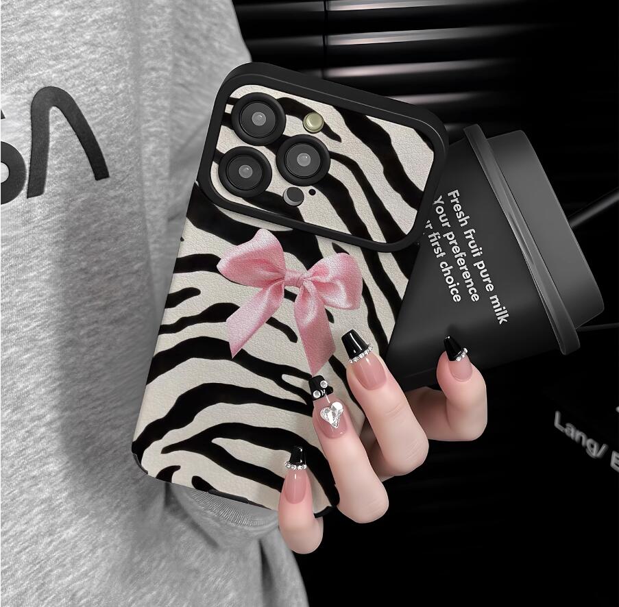 bow-hartmann-breg-zebra-pattern-iphone-17-pro-max-cover-trendy_2