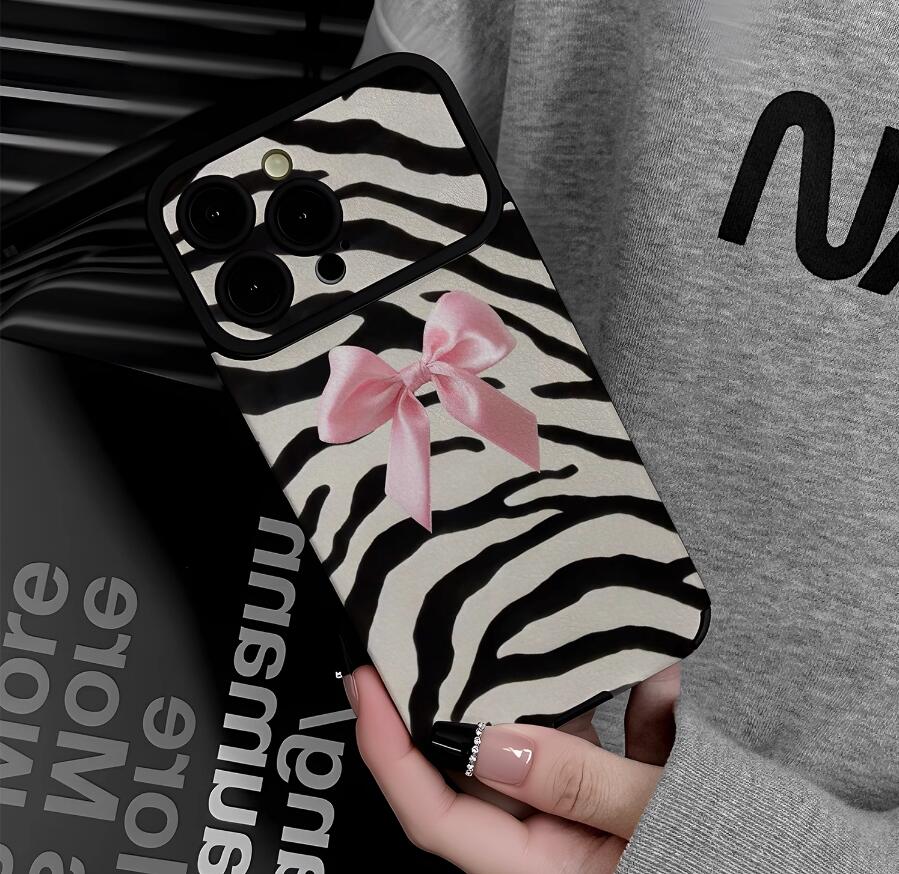 bow-hartmann-breg-zebra-pattern-iphone-17-pro-max-cover-trendy_3