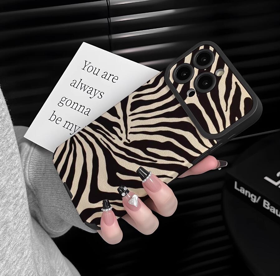 burchell-zebra-patchwork-pattern-iphone-17-pro-max-cover-trendy_1