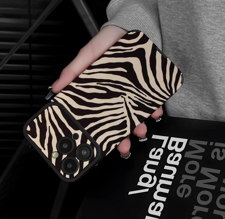 burchell-zebra-patchwork-pattern-iphone-17-pro-max-cover-trendy_4