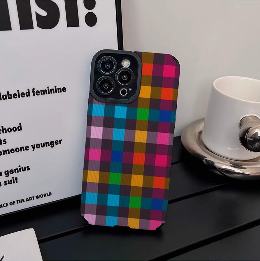 checkerboard-grid-rainbow-painting-iphone-16-pro-max-cover-lgbt_4