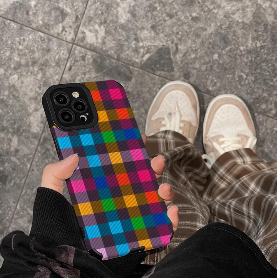 checkerboard-grid-rainbow-painting-iphone-16-pro-max-cover-lgbt_5