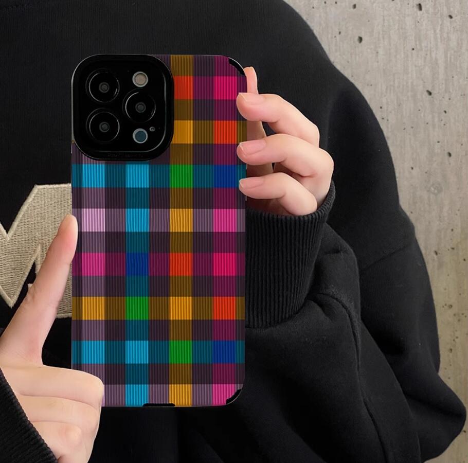 checkerboard-grid-rainbow-painting-iphone-16-pro-max-cover-lgbt_6