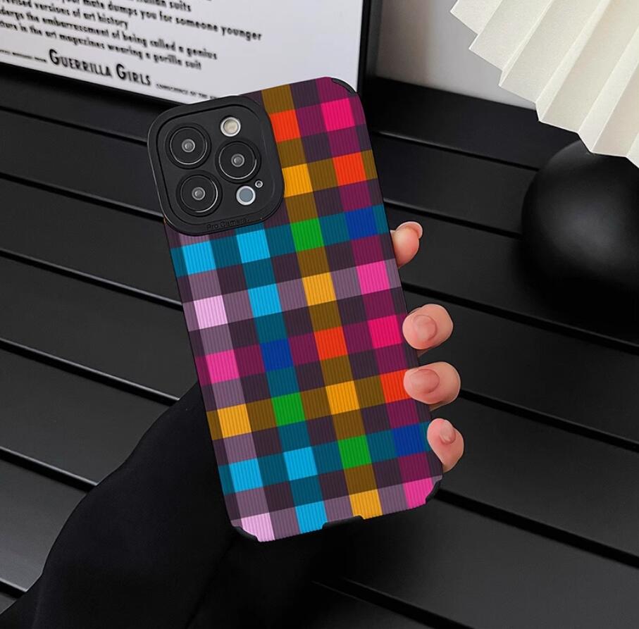 checkerboard-grid-rainbow-painting-iphone-16-pro-max-cover-lgbt_7