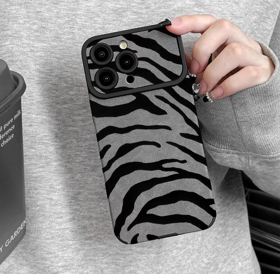 equus-quagga-zebra-pattern-iphone-17-pro-max-case-trendy_3