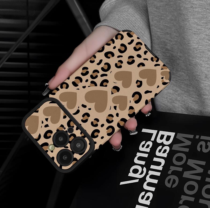 heart-lepoard-patchwork-pattern-iphone-17-pro-max-case-trendy_4