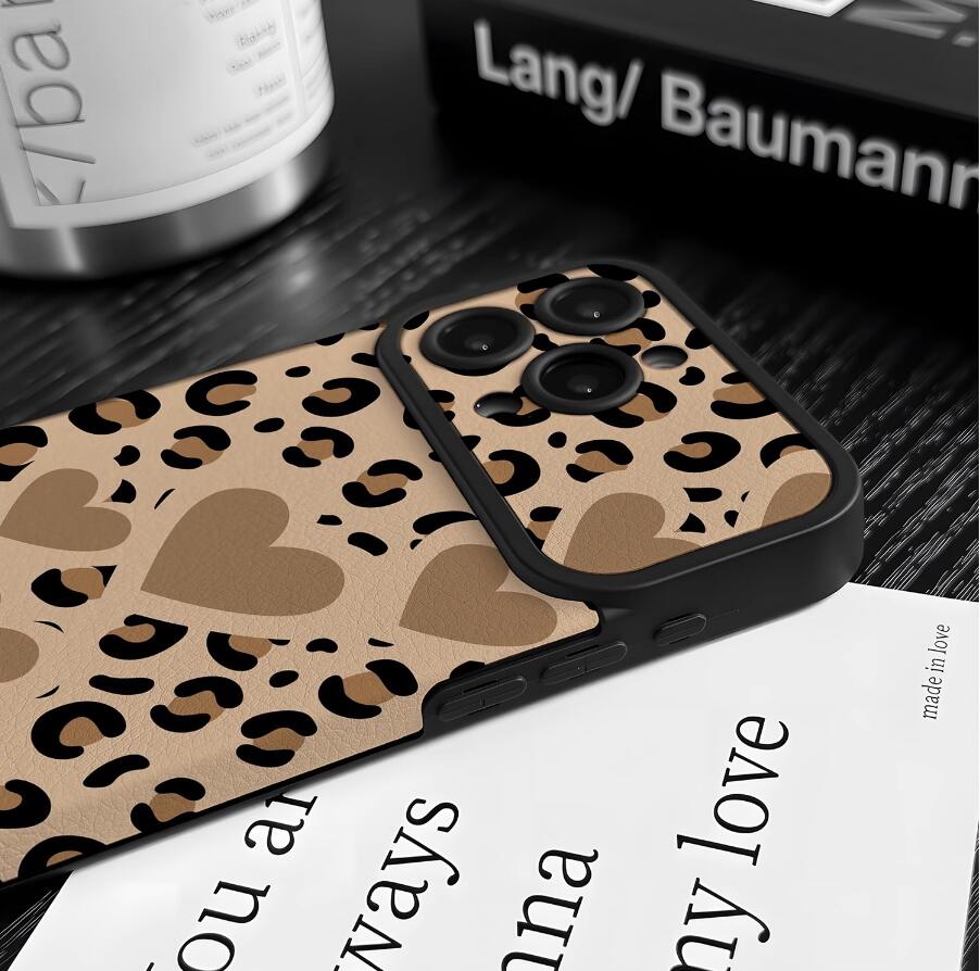 heart-lepoard-patchwork-pattern-iphone-17-pro-max-case-trendy_7