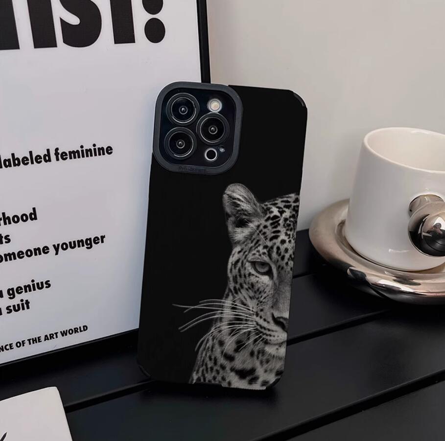 independent-leopard-painting-iphone-16-pro-max-cover-darkness_4
