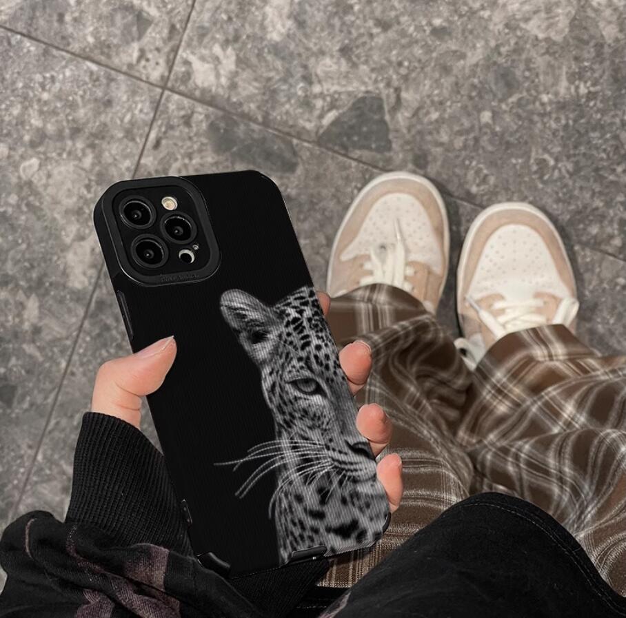 independent-leopard-painting-iphone-16-pro-max-cover-darkness_5