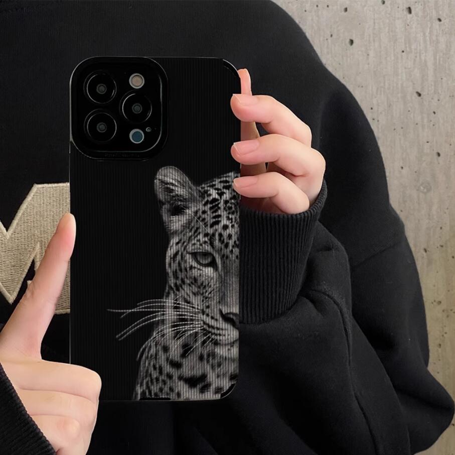 independent-leopard-painting-iphone-16-pro-max-cover-darkness_6