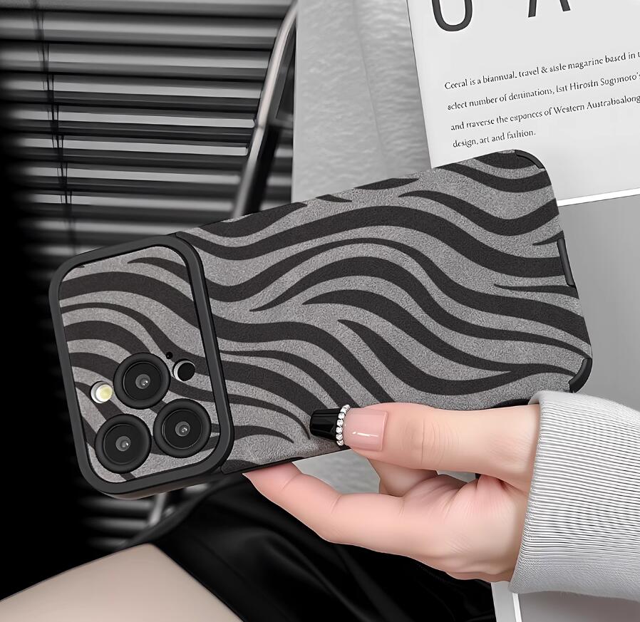 kap-berg-zebra-patchwork-pattern-iphone-17-pro-max-case-trendy_4