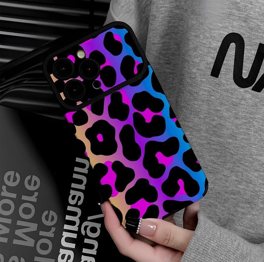 laser-leopard-rainbow-painting-iphone-17-pro-max-case-lgbt-flag_3