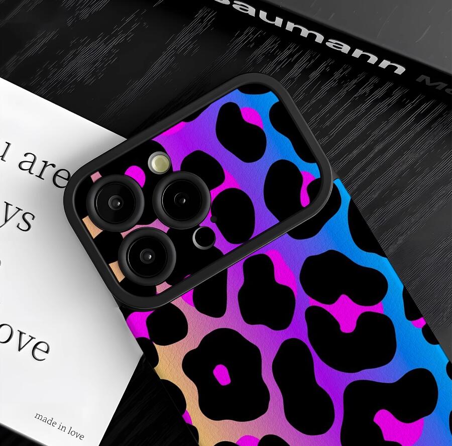 laser-leopard-rainbow-painting-iphone-17-pro-max-case-lgbt-flag_8