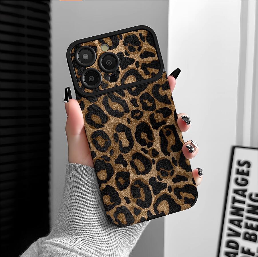 sexiness-freedom-lepoard-pattern-iphone-17-pro-max-case-trendy_5