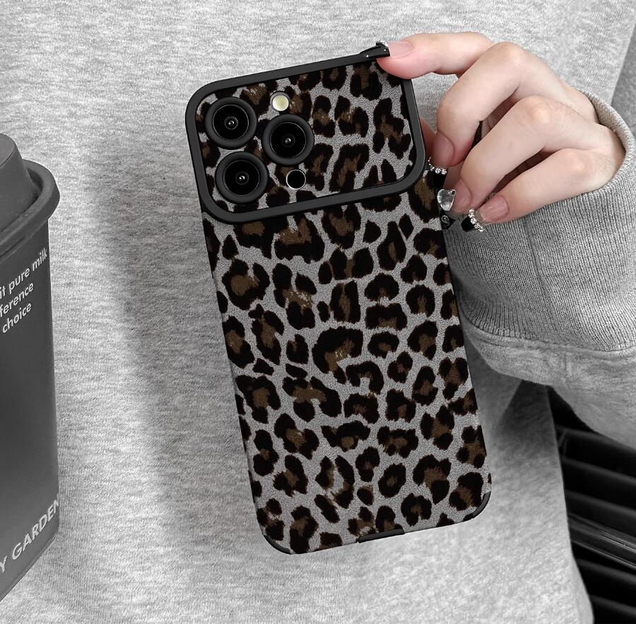 strength-courage-lepoard-pattern-iphone-17-pro-max-case-trendy_3