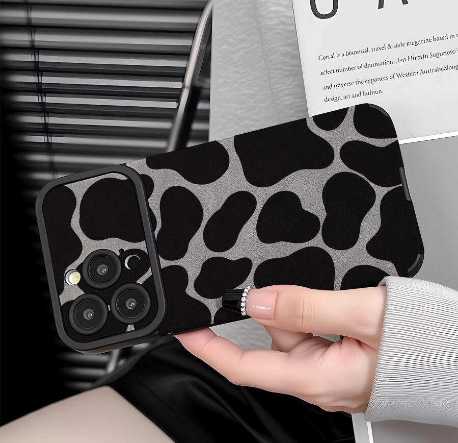 warm-dairy-cow-pattern-iphone-17-pro-max-case-trendy_4