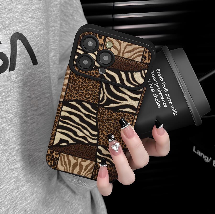 zebra-leopard-patchwork-pattern-iphone-17-pro-max-case-trendy_2