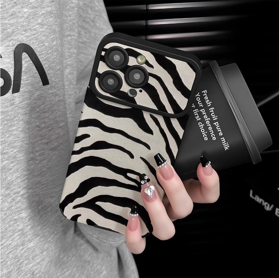 zebra-pattern-iphone-17-pro-max-case-silicone-leather_2