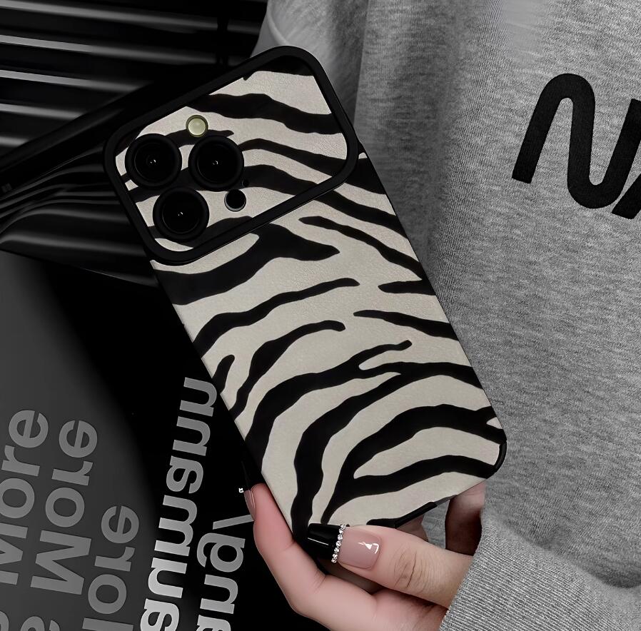 zebra-pattern-iphone-17-pro-max-case-silicone-leather_3
