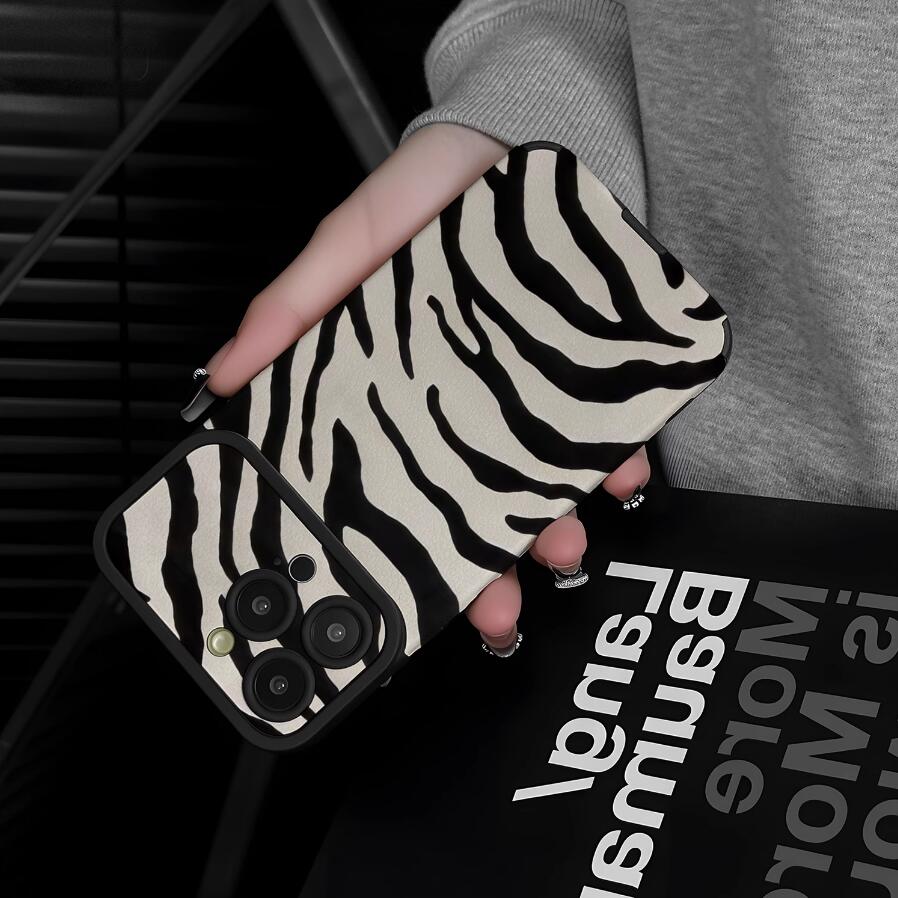 zebra-pattern-iphone-17-pro-max-case-silicone-leather_4