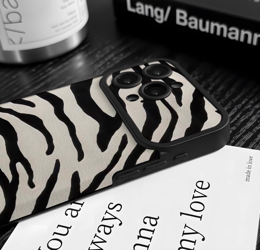 zebra-pattern-iphone-17-pro-max-case-silicone-leather_7