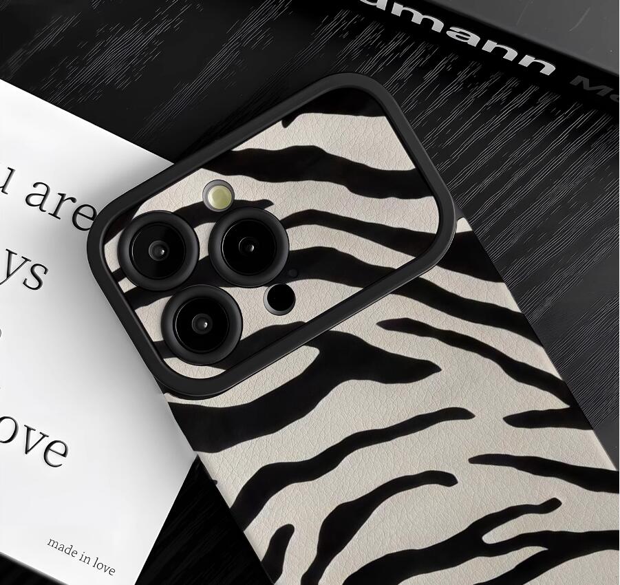 zebra-pattern-iphone-17-pro-max-case-silicone-leather_8